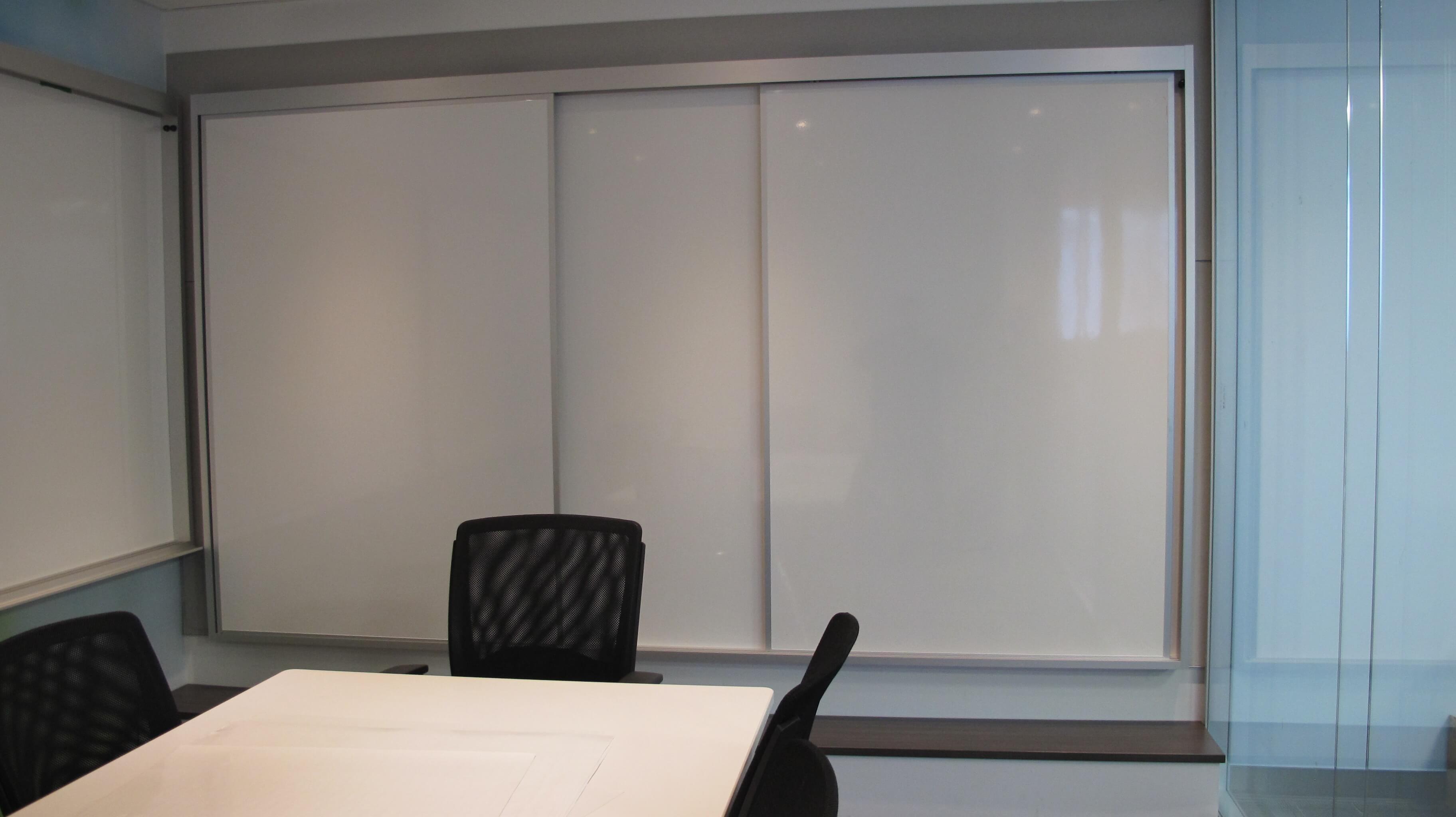 Horizontal white sliding boards in a conference room